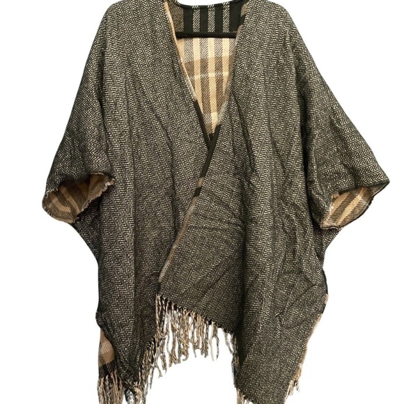 NWT Women's LIZ CLAIBORNE Plaid O/S SHAWL - REVERSIBLE - Picture 2 of 3